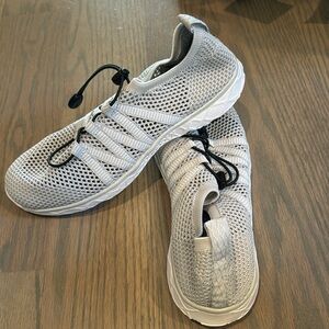 New Grey/White Suokeni Water Shoes Size 7.5